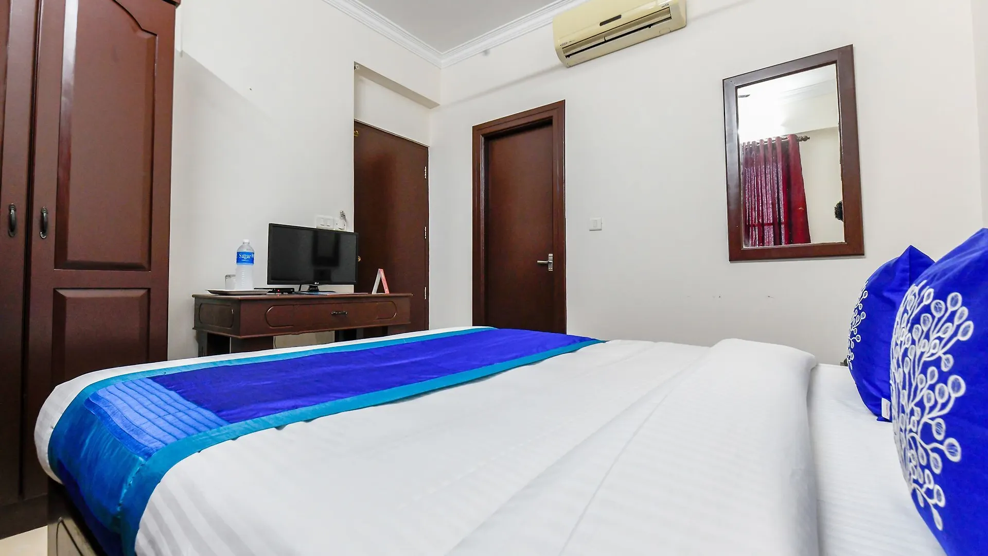**  Oyo 11309 Hotel Green Land Residency Kochi India