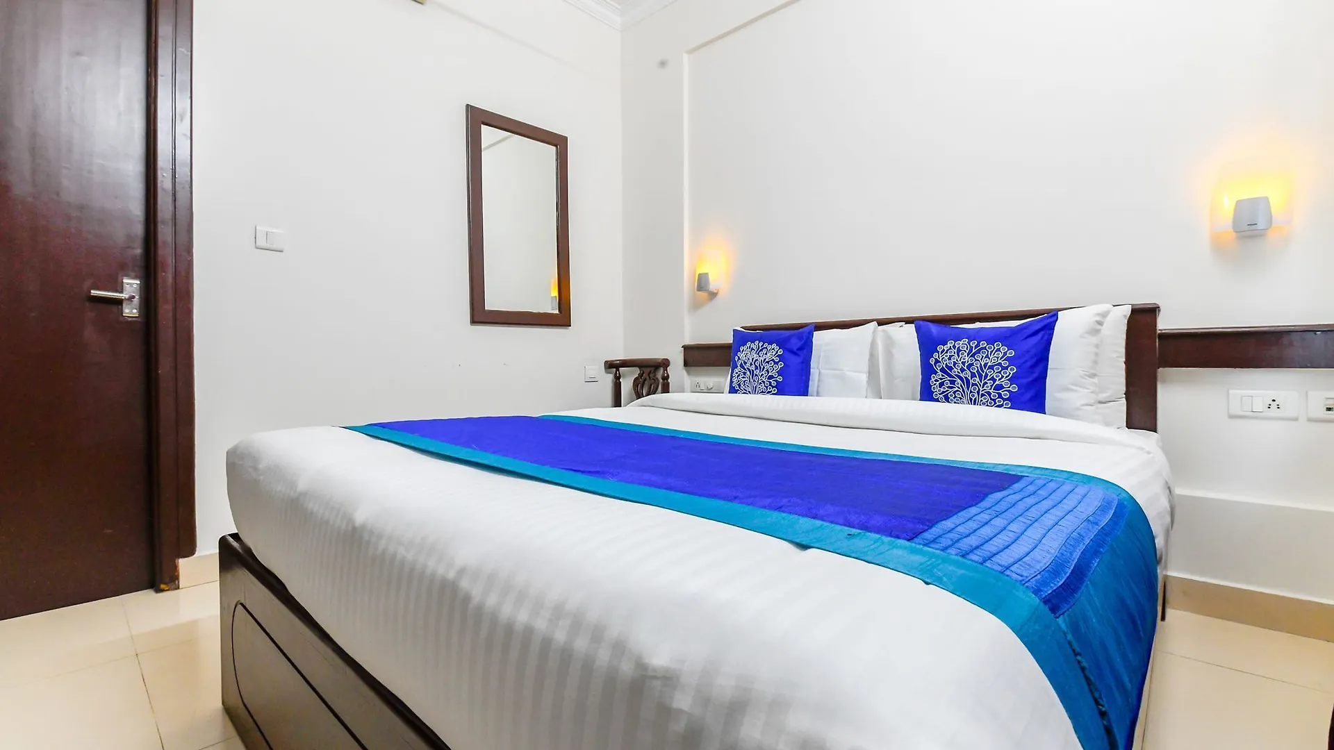 Oyo 11309 Hotel Green Land Residency Kochi 2*,  India